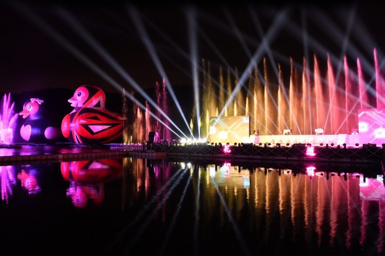 2021紅面鴨歡樂派對盒開箱 人潮嗨爆鯉魚潭