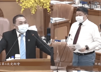 何博文正面回擊沒當兵，逼侯表態重啟核四立場