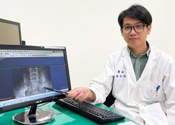 晨間起床下背痛是警訊 小心僵直性脊椎炎！