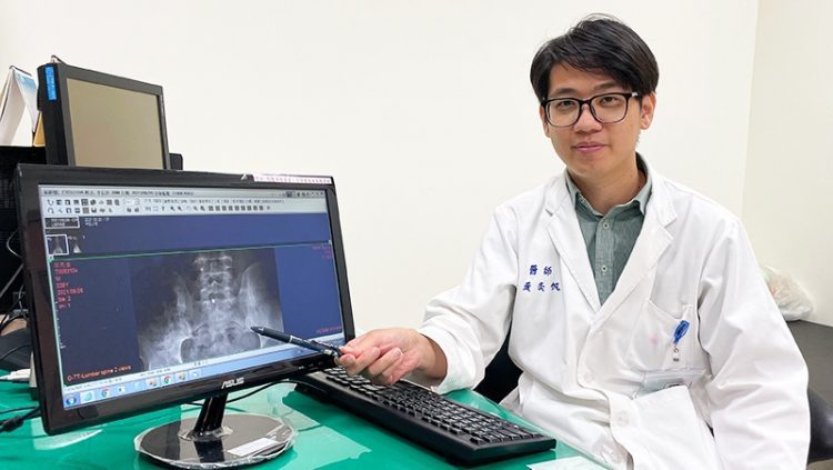 晨間起床下背痛是警訊 小心僵直性脊椎炎！