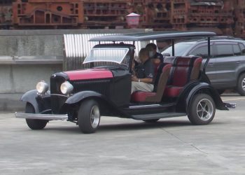 林智堅參訪骨董車復刻王  期盼古董車嘉年華共推觀光