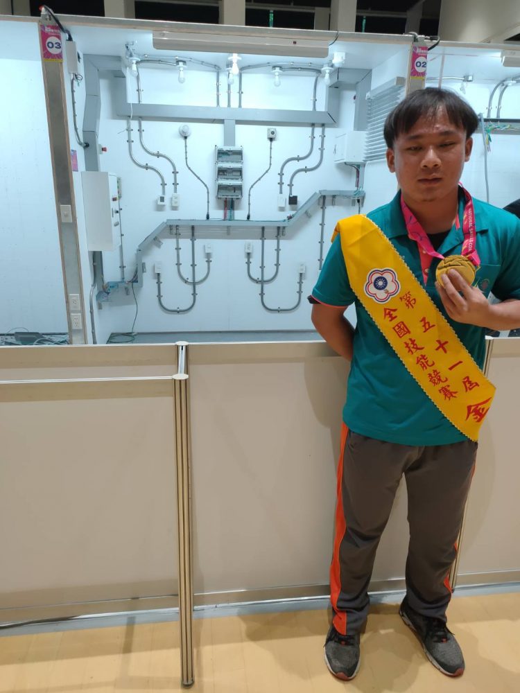 花工電機科囊括金銀銅 全國技能競賽捷報頻傳 花工電機科囊括金銀銅  全國技能競賽捷報頻傳