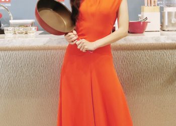 藝人ELLA 陳嘉樺 一日店長大秀廚藝與鍋具