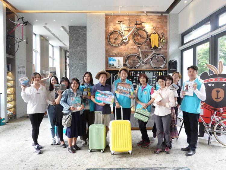 輕鬆享受閱讀樂趣  閱讀旅行箱進駐花蓮飯店