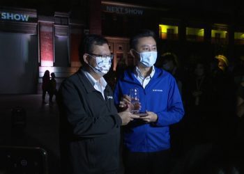 鄭文燦參觀光臨藝術節  大讚充分展現新竹魅力