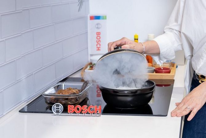 BOSCH 推出七合一微波蒸烤爐、四口感應爐　新一代大師級廚電神器挺健康自煮風