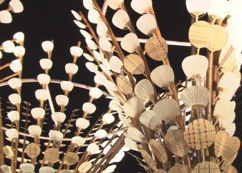 光臨藝術節文化燈區  客家團扇、油紙傘點亮星空