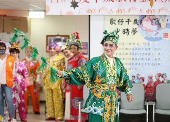 八旬爺走出喪妻痛展笑容 勇敢登台出演歌仔戲處女秀