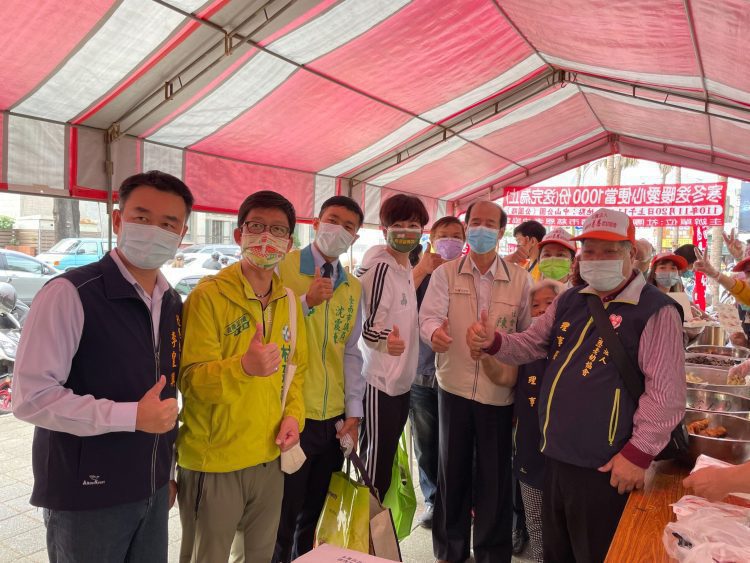 南市府攜手社福團體及善心人士 寒冬送暖關懷弱勢民眾與街友 南市府攜手社福團體及善心人士 寒冬送暖關懷弱勢民眾與街友