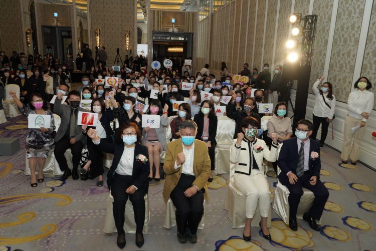 善盡企業 銀髮友善同步誓師 柯文哲頒發47企業菁業獎 善盡企業 銀髮友善同步誓師 柯文哲頒發47企業菁業獎