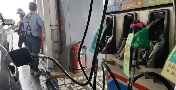 國內汽、柴油11/29起降價 每公升各降0.2及0.3元 國內汽、柴油11/29起降價  每公升各降0.2及0.3元