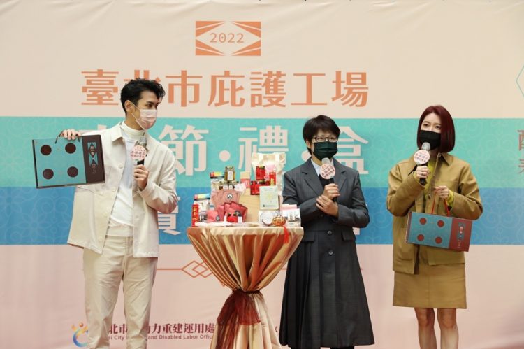 型男主廚陳德烈．時尚辣媽宋米秦呼籲支持訂購庇護工場春節禮盒