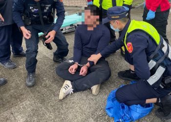 堆石怪客再現  不服盤查駕車撞傷警察遭究辦