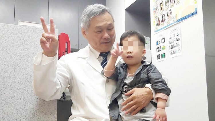 小小病患住院照護2年半 板橋國泰醫院歡送出院