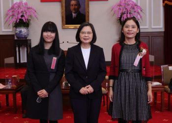 弘光大學54周年校慶　醫療奉獻獎得主鄭聿淩等7位傑出校友返校同歡