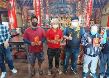 影音/嘉義縣水上鄉五府千歲代天宮博發財金 現場熱鬧滾滾