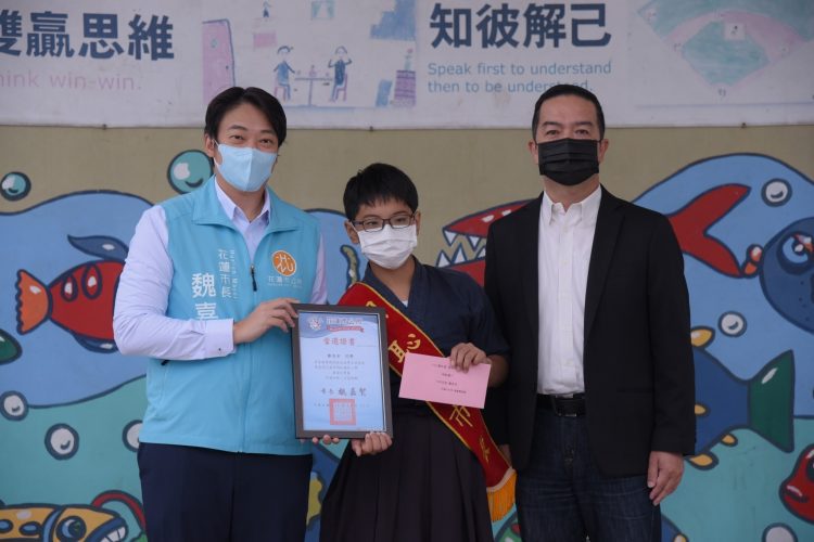 明恥自治小市長鄭含安上任 魏嘉賢期勉落實政見 明恥自治小市長鄭含安上任 魏嘉賢期勉落實政見