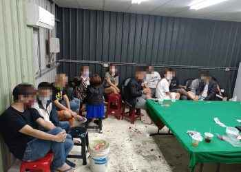 白天經營鐵工廠晚上搖身變賭場  安南警緝破賭窟查獲賭客24人