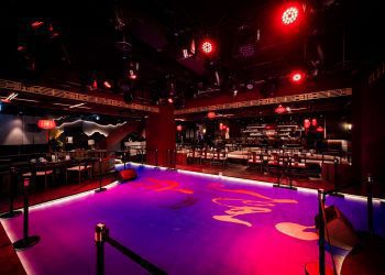 直擊鐵肺歌手！卓義峯「隱世The Arcadia」駐點獻唱 高亢嗓音觸動人心