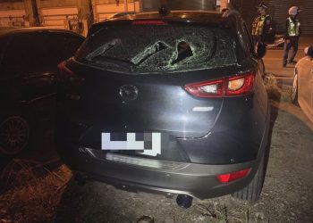 自小客車擋風玻璃遭砸毀  警速查緝送辦