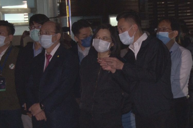 蔡英文受邀光臨新竹  對光雕作品讚不絕口