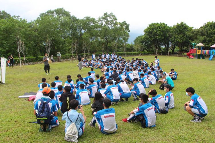 響應〈我們的島，無痕山林〉 花中師生圓滿淨山護山