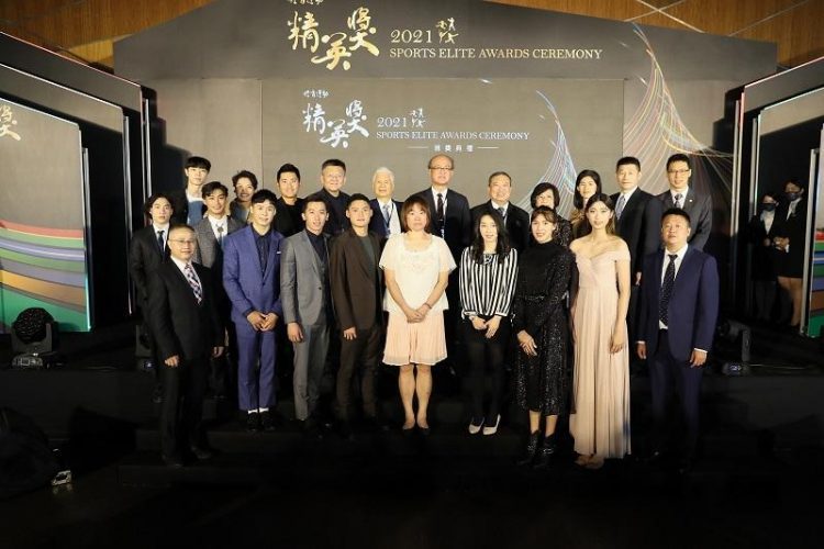 110年體育運動精英獎 由楊勇緯、郭婞淳獲得最佳男運動員獎、最佳女運動員獎 110年體育運動精英獎 由楊勇緯、郭婞淳獲得最佳男運動員獎、最佳女運動員獎