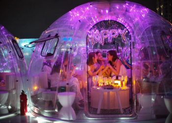 耶誕俏女郎驚現Babylon泡泡屋   耶誕主題趴嗨翻信義區最美