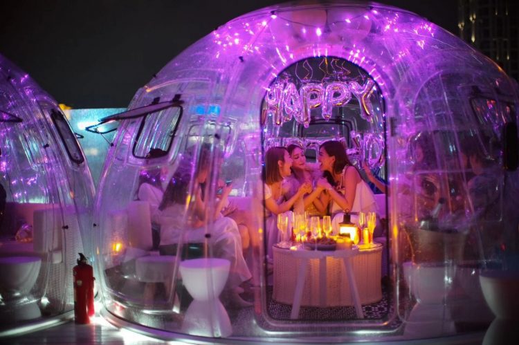 耶誕俏女郎驚現Babylon泡泡屋   耶誕主題趴嗨翻信義區最美 耶誕俏女郎驚現Babylon泡泡屋   耶誕主題趴嗨翻信義區最美