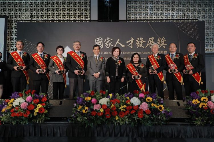 人才發展國家隊 「2021年國家人才發展獎」 表揚20家績優單位 人才發展國家隊 「2021年國家人才發展獎」 表揚20家績優單位