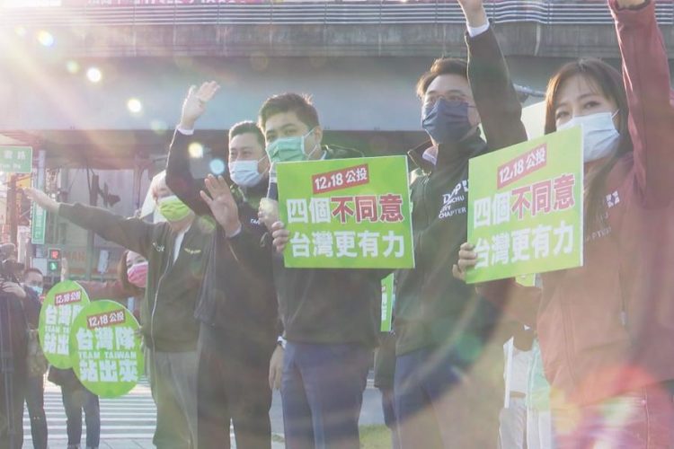 公投倒數九天 民進黨公職園區路口宣講