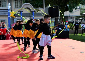 吉安鄉幼溫馨聖誕閃亮登場　游淑貞大手拉小手愛心義賣展成果
