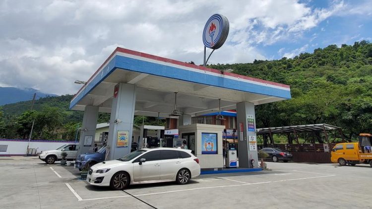 國內油價再調降 12/6起汽柴油各降1.2元及1.3元