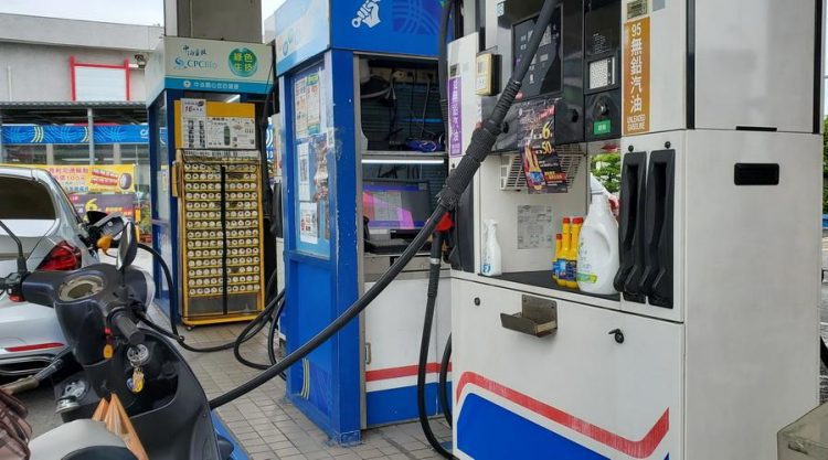 國內油價要調漲 12/20起汽、柴油每公升各漲0.1元 國內油價要調漲 12/20起汽、柴油每公升各漲0.1元