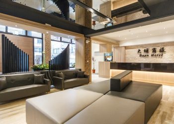 大浦商旅享用天然的硫磺泉 溫暖色系裝潢營造家的感覺