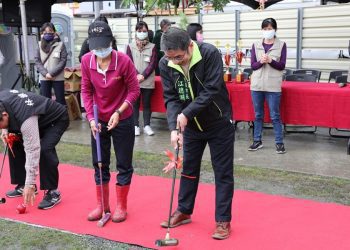 宜蘭市立槌球場落成啟用 94歲高齡選手歡喜揮桿