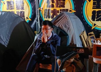 宣傳四大公投、五大訴求理念！侯漢廷夜宿自由廣場斷食130小時