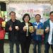 挺農民 愛用國產水禽 「2021好鵝好鴨底家隴來甲!」 縣長與在地業者一起支持推廣國產水禽。(圖/中華民國水禽產業促進協會提供)