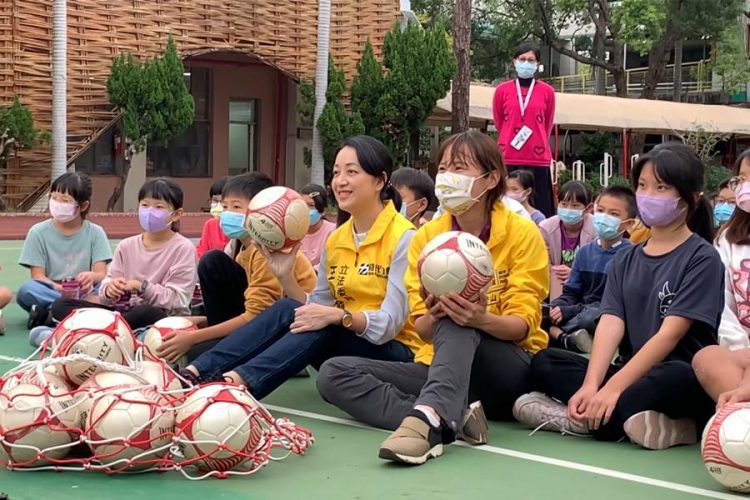 校園足球推廣紮根 市議員廖子齊盼增設社區足球場