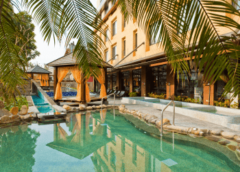 沐浴春風寒舍客來 相揪來去沐舍泡湯