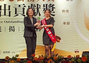 環保作為受肯定 花縣環保局科長張華砡獲頒公務人員傑出貢獻獎