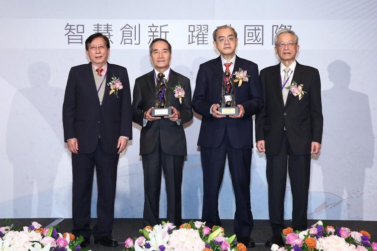 第15屆「潘文淵獎」研華董事長劉克振、浸潤式微影之父林本堅院長獲獎 第15屆「潘文淵獎」研華董事長劉克振、浸潤式微影之父林本堅院長獲獎