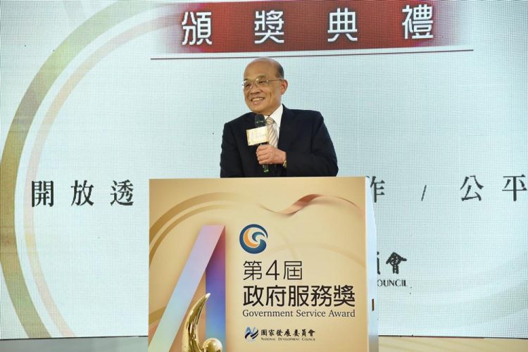 第4屆「政府服務獎」蘇院長鼓勵公務員 用心以新方法力求突破，提供有溫度的效率服務