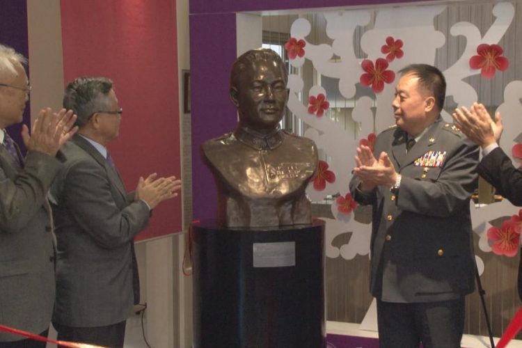 紀念孫立人將軍 清大為老校友塑立銅像 紀念孫立人將軍  清大為老校友塑立銅像