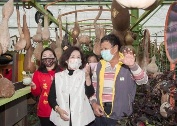 縣長與學童樂遊旺山農場 校外教學可獲縣府補助