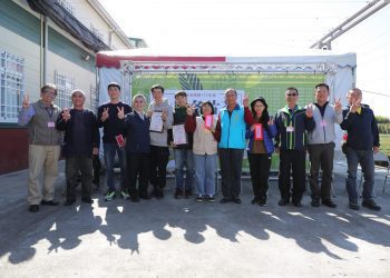 「冬片茶製茶競賽」12月3日圓滿落幕，第一名（中）由南投名間鄉代表獲得。(圖/茶の魔手提供)