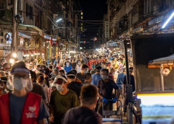 見證基隆漁市百年文化，崁仔頂漁市越夜越美麗