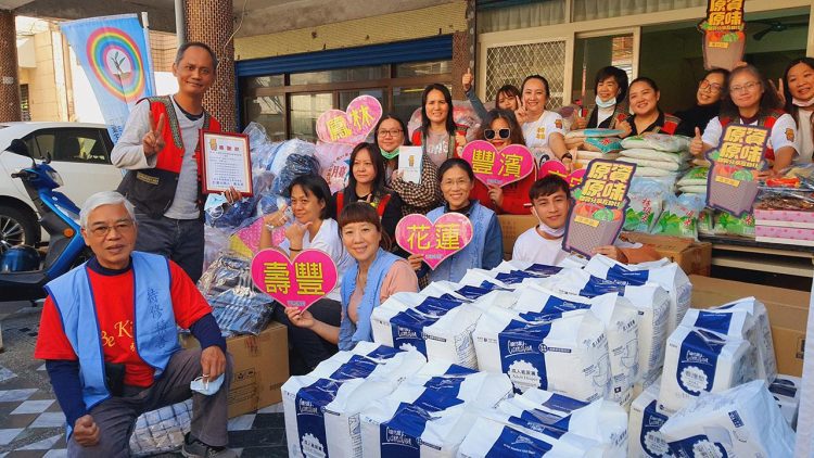 跨年前最溫暖的事 持修積善協會結合七大團隊 攜手進行寒冬送暖活動 跨年前最溫暖的事 持修積善協會結合七大團隊 攜手進行寒冬送暖活動