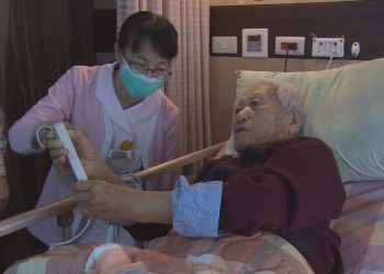 關懷長者、體貼醫護  世華捐贈竹縣100床電動護理床