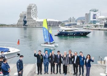 陳其邁推動港市合作有成 愛河灣遊艇碼頭簽約 大型遊艇服務產業進駐亞灣